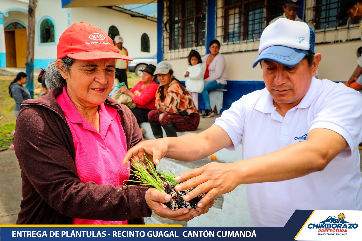 ENTREGA DE PLÁNTULAS CANTÓN CUMANDÁ