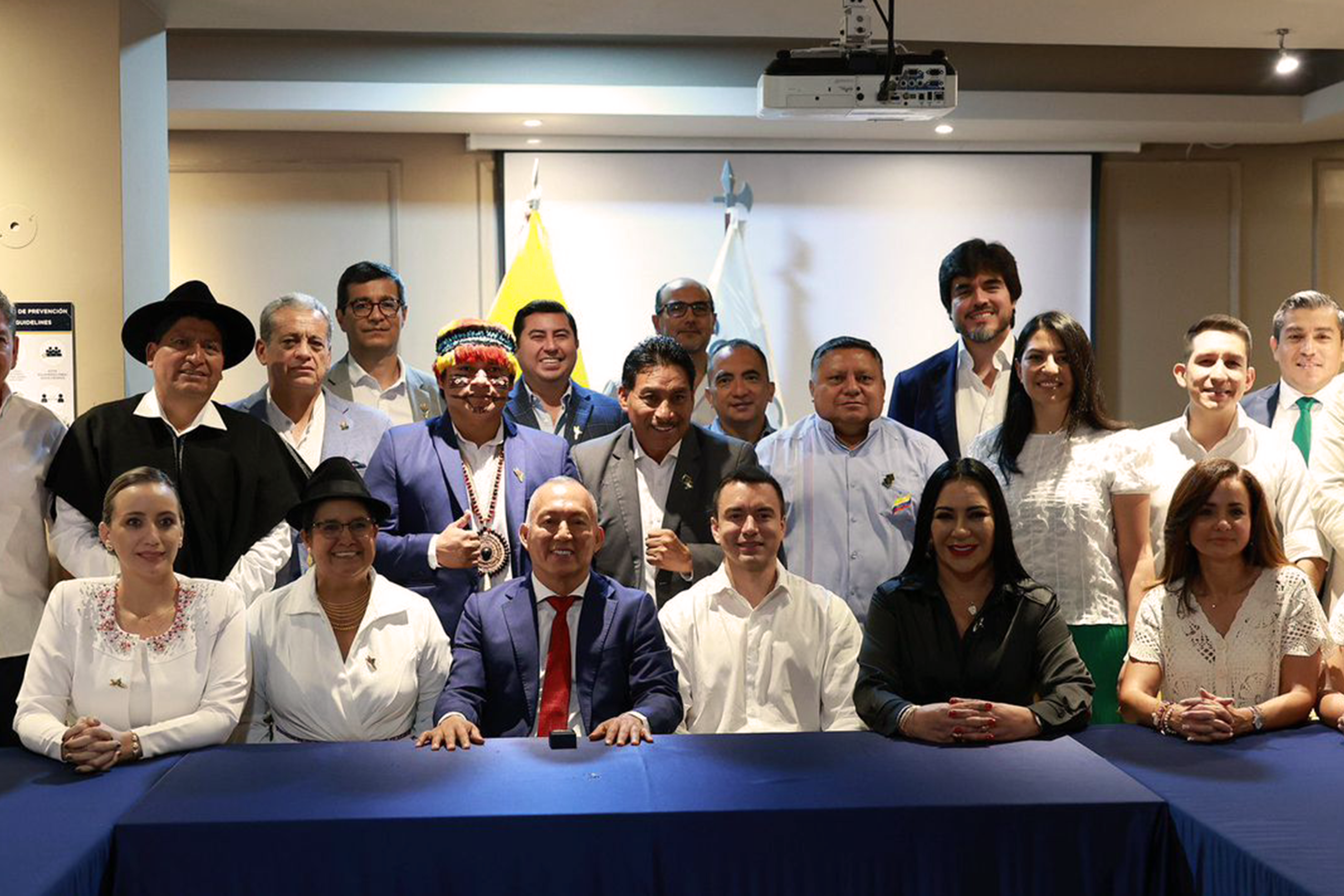 PREFECTO DE CHIMBORAZO, ING. HERMEL TAYUPANDA CUVI Y REPRESENTANTES DEL CONGOPE SE REUNIERON CON EL PRESIDENTE DANIEL NOBOA EN MACHALA