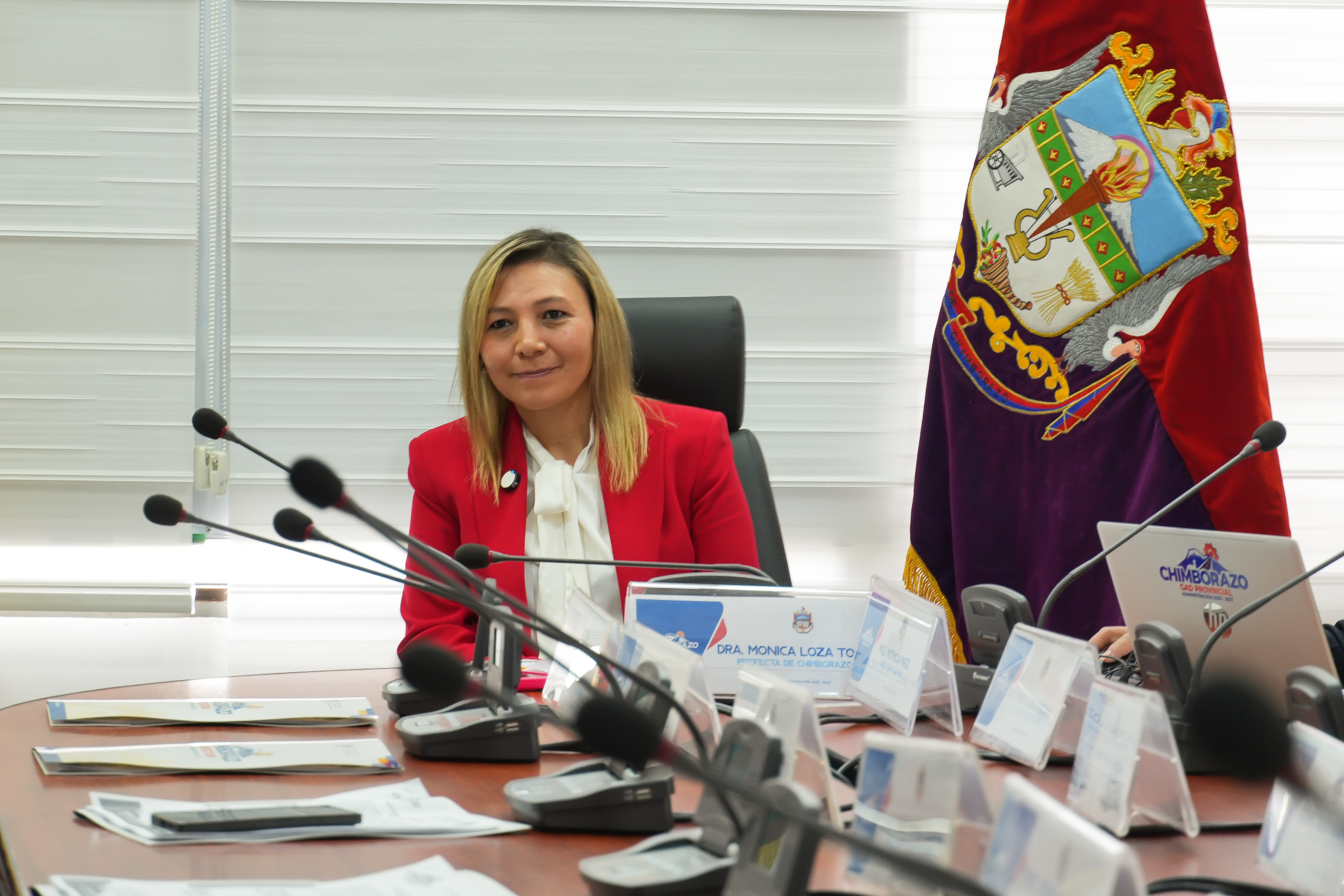 Prefecta subrogante Mónica Loza Torres reafirma su compromiso con el desarrollo y unidad de Chimborazo