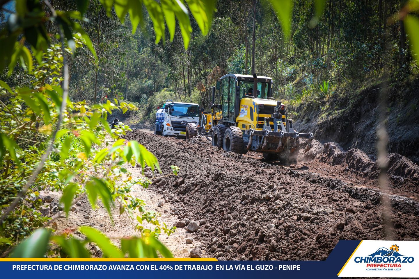 PREFECTURA DE CHIMBORAZO AVANZA CON LOS TRABAJOS – VÍA EL GUZO